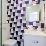 Kate - Outdoor Pool, 4 Bedrooms, Free Parking Βίλα