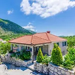 Βίλα Kate - Outdoor Pool, 4 Bedrooms, Free Parking Ντουμπρόβνικ