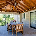 Kate - Outdoor Pool, 4 Bedrooms, Free Parking Βίλα *
