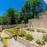 Kate - Outdoor Pool, 4 Bedrooms, Free Parking Villa