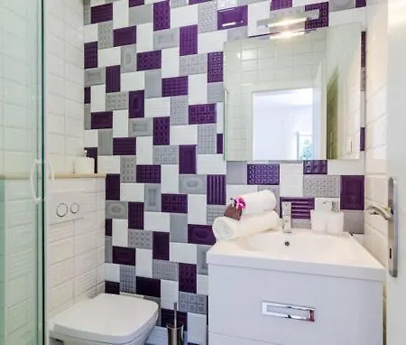 Kate - Outdoor Pool, 4 Bedrooms, Free Parking Willa