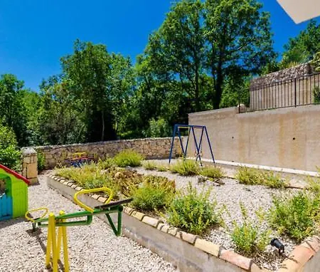 Kate - Outdoor Pool, 4 Bedrooms, Free Parking Willa