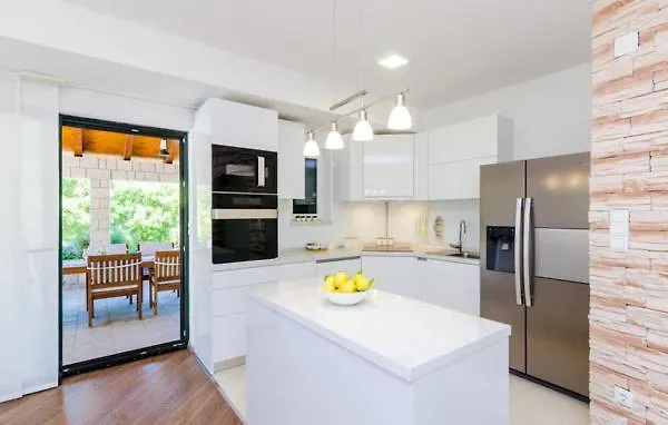 Villa Kate - Outdoor Pool, 4 Bedrooms, Free Parking Dubrovnik