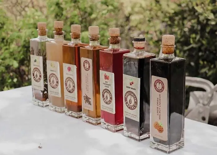 Kate - Outdoor Pool, 4 Bedrooms, Free Parking Villa