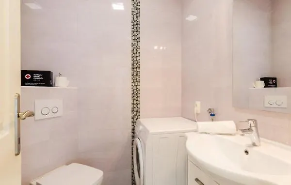 Villa Kate - Outdoor Pool, 4 Bedrooms, Free Parking *