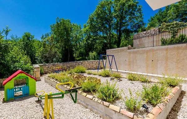 Kate - Outdoor Pool, 4 Bedrooms, Free Parking Villa