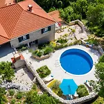 Kate - Outdoor Pool, 4 Bedrooms, Free Parking 别墅