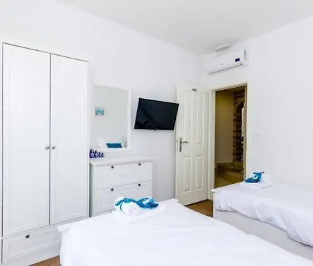 Kate - Outdoor Pool, 4 Bedrooms, Free Parking 빌라 두브로브니크
